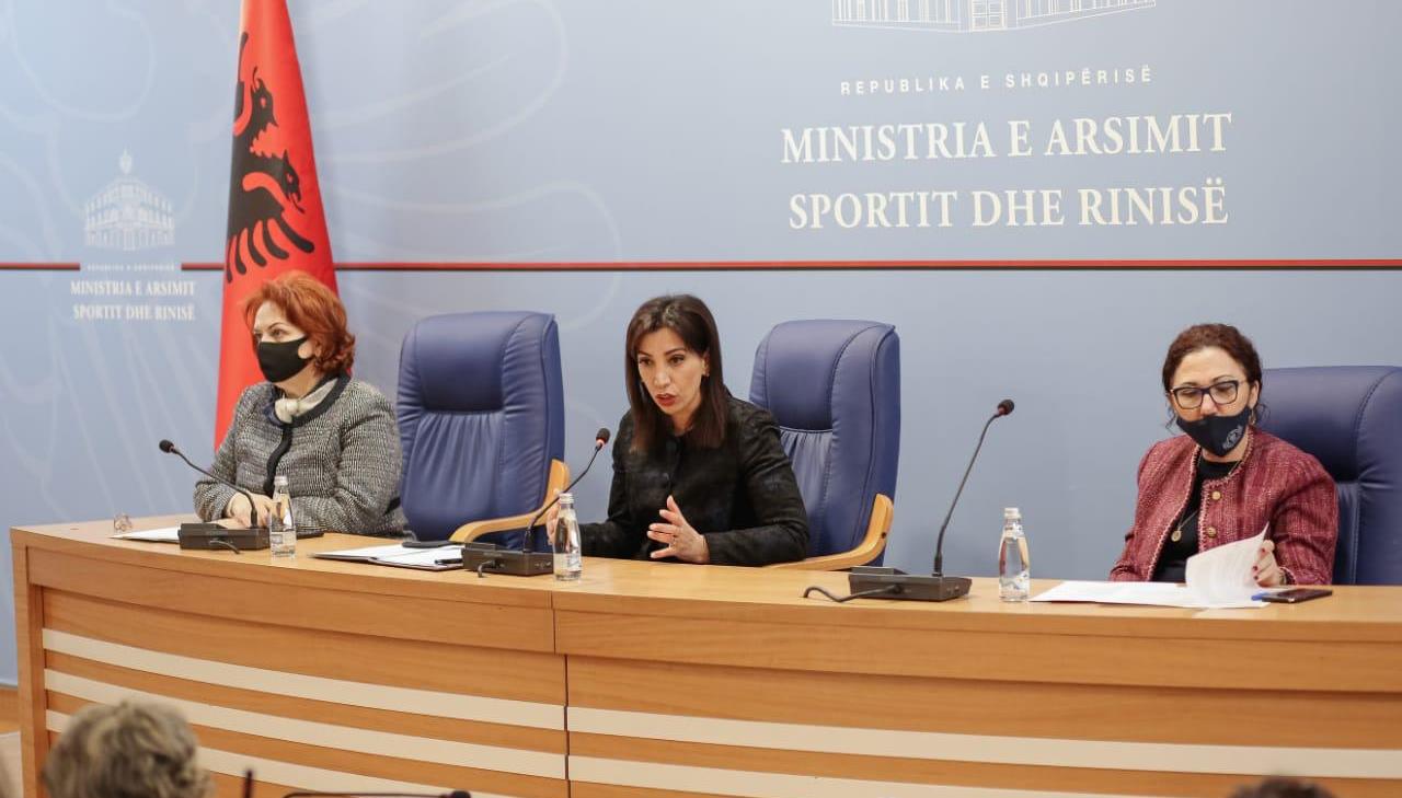 Ministria e Arsimit paralajmeron ndryshime ne Maturen Shteterore